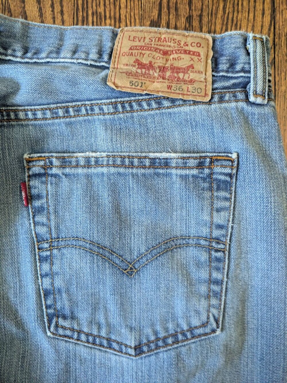 Levi’s 501 Original Fit Jeans 36x30 Medium Light Wash Button Fly